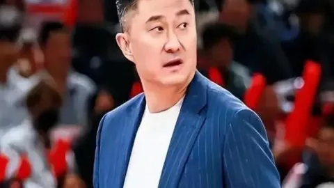 2026男篮新星横空出世，19岁混血天才超越郭艾伦，未来十年核心球员